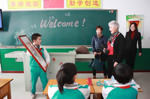 The Pen Pal Program began in December 2013 with Lynne Joiner (far right) traveled to Yisan Experimental Elementary School where she brought letters from Sonoma students and received letters and gifts from Penglai students.
